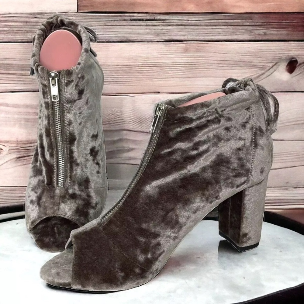Report grey velvet zipper ankle boots 7.5 wide 3.5 in heel boho spring spring